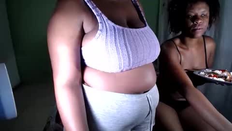 Snapshot of flowersaltry chatting on April 9, 1:05 am flowersaltry online show from April 9, 1:05 am