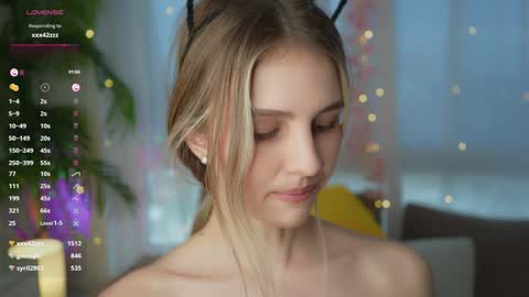 Adeline online show from December 23, 11:25 am