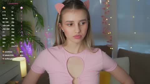 Adeline online show from December 25, 11:43 am