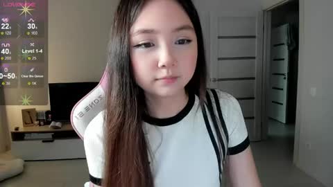 Snapshot of fluffy_rose chatting on March 6, 8:22 am Rose online show from March 6, 8:22 am