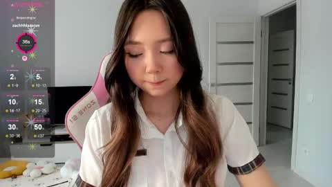 Snapshot of fluffy_rose chatting on April 18, 3:21 am Rose online show from April 18, 3:21 am
