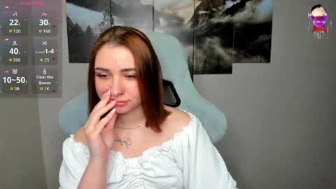 Snapshot of flufyfoxx chatting on June 6, 12:05 am Lina online show from June 6, 12:05 am