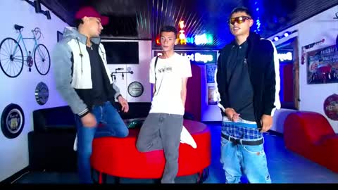 flyckers online show from April 9, 12:43 pm