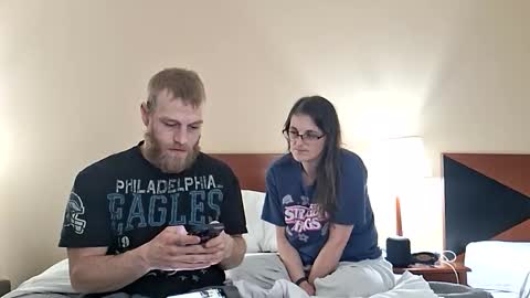 flyeaglesfly2009 online show from February 7, 2:15 am