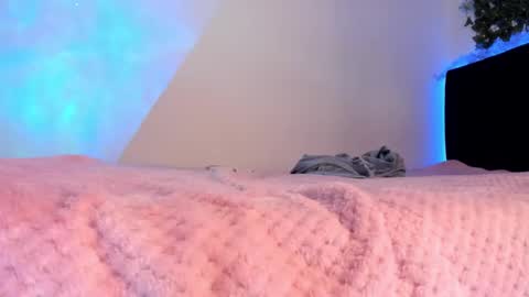 Snapshot of flylia_ chatting on March 10, 8:56 pm lia online show from March 10, 8:56 pm