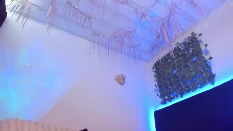 lia online show from December 14, 6:45 pm