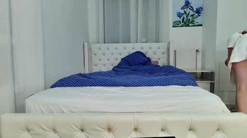 Snapshot of flymybutterfly chatting on December 29, 3:24 pm flymybutterfly online show from December 29, 3:24 pm