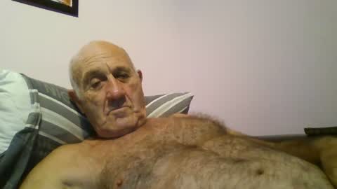 Snapshot of follador1001 chatting on June 27, 8:25 pm follador1001 online show from June 27, 8:25 pm