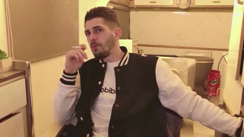 independent model online show from February 22, 5:33 pm