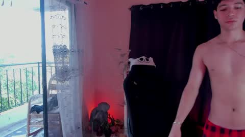 Snapshot of foniland_ chatting on May 14, 8:37 pm Foni online show from May 14, 8:37 pm