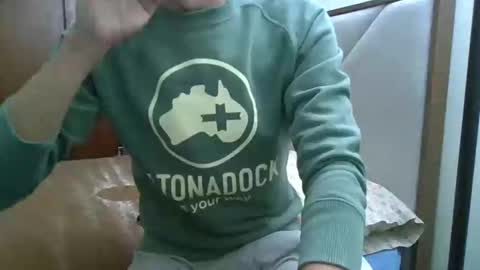 fonzi_flores online show from January 17, 5:01 am