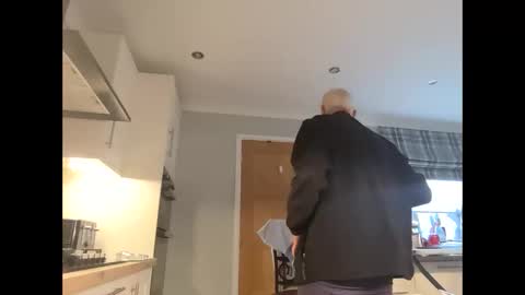 footworshiper2211 online show from November 10, 10:36 am