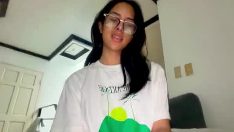 Snapshot of forbidden_candice chatting on September 19, 12:28 pm forbidden_candice online show from September 19, 12:28 pm