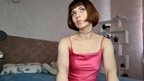 Snapshot of forbidden_fruity chatting on September 17, 9:33 am Laura online show from September 17, 9:33 am