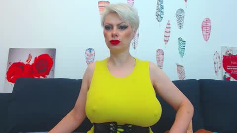 Snapshot of forever_barbie chatting on November 2, 11:29 pm Adana online show from November 2, 11:29 pm