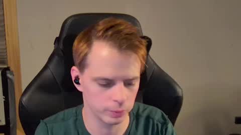 Snapshot of forever_broken chatting on December 2, 5:48 am forever_broken online show from December 2, 5:48 am