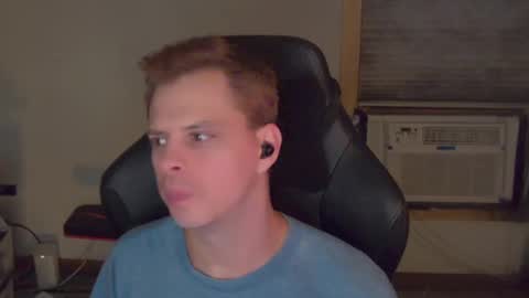 Snapshot of forever_broken chatting on October 1, 5:13 am forever_broken online show from October 1, 5:13 am