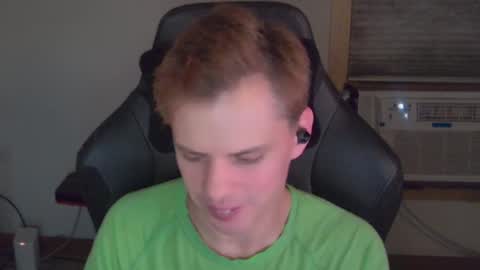 Snapshot of forever_broken chatting on October 26, 4:40 am forever_broken online show from October 26, 4:40 am