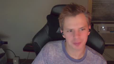 Snapshot of forever_broken chatting on November 2, 5:43 am forever_broken online show from November 2, 5:43 am