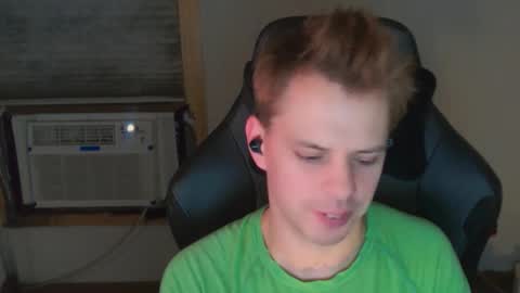 Snapshot of forever_broken chatting on November 30, 6:28 am forever_broken online show from November 30, 6:28 am