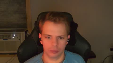 Snapshot of forever_broken chatting on December 1, 5:56 am forever_broken online show from December 1, 5:56 am