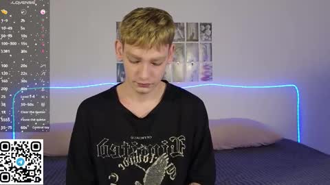 forever_eren online show from February 19, 1:01 am