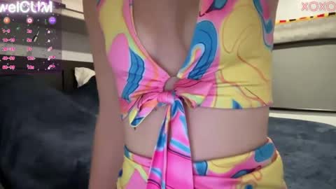 Snapshot of foreverkinkyy chatting on February 24, 1:24 am Elaine online show from February 24, 1:24 am