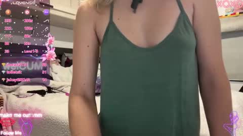 Snapshot of foreverkinkyy chatting on February 19, 5:09 pm Elaine online show from February 19, 5:09 pm