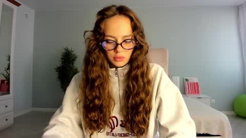 Snapshot of fox_beauty chatting on September 17, 1:07 am Kira online show from September 17, 1:07 am