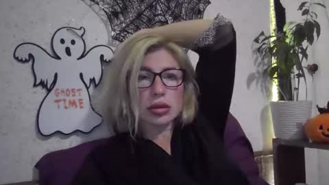 fox_red_lady7 online show from October 27, 7:07 pm