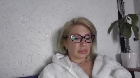 fox_red_lady7 online show from April 30, 3:40 pm