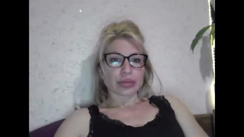 fox_red_lady7 online show from May 1, 7:51 pm