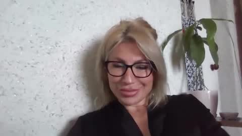 fox_red_lady7 online show from May 8, 6:19 am