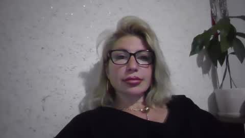 fox_red_lady7 online show from May 17, 7:21 pm