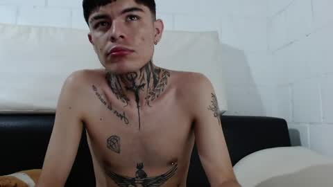 Snapshot of foxbadboy chatting on May 28, 6:00 am foxbadboy online show from May 28, 6:00 am