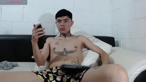 Snapshot of foxbadboy chatting on May 30, 12:30 am foxbadboy online show from May 30, 12:30 am