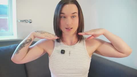 Snapshot of foxfilms chatting on September 28, 5:18 pm Em online show from September 28, 5:18 pm