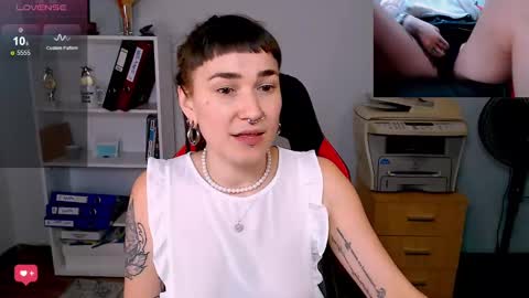 Snapshot of foxrinehelen chatting on February 22, 3:36 pm Helen - My streams are Monday - Friday at 8 AM NY time online show from February 22, 3:36 pm