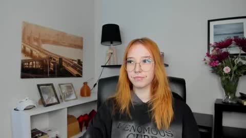 Snapshot of foxsonya chatting on May 18, 5:24 am Sonya online show from May 18, 5:24 am