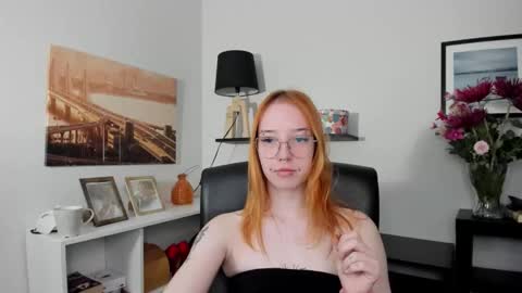 Snapshot of foxsonya chatting on May 19, 5:36 am Sonya online show from May 19, 5:36 am