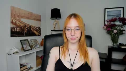 Snapshot of foxsonya chatting on June 1, 5:53 am Sonya online show from June 1, 5:53 am