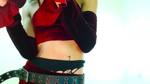 Ella online show from October 25, 3:29 pm