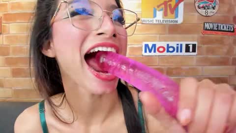 Loren online show from March 4, 6:14 pm