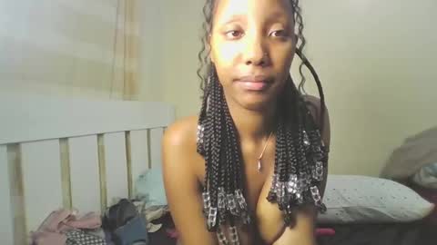 foxyatmidnite online show from May 18, 4:07 am