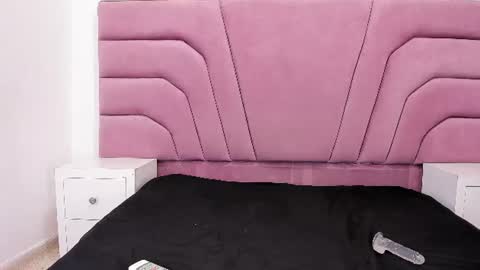 foxyhillx online show from June 21, 12:30 pm
