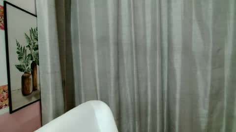 Snapshot of foxylicious_danielax chatting on June 29, 12:05 pm Daniela online show from June 29, 12:05 pm