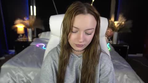 Maya online show from December 1, 2:11 pm