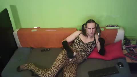 Snapshot of foxysabine chatting on December 12, 5:10 am FoxySabine online show from December 12, 5:10 am