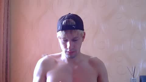 frame_tamer888 online show from May 18, 9:04 am