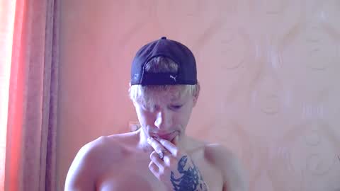 frame_tamer888 online show from May 26, 8:32 am